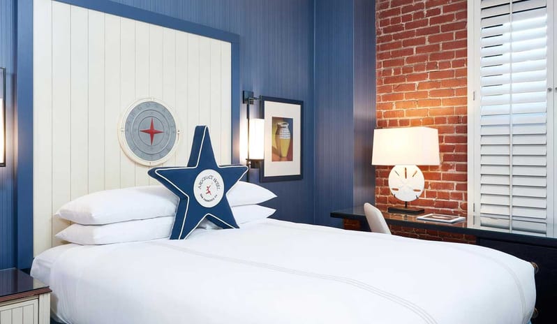 Argonaut Hotel - Queen Interior Room Bed